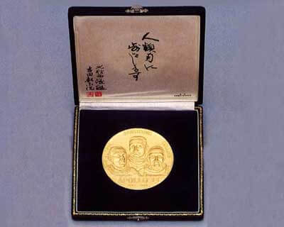 社章・バッジ・メダル・トロフィー等、各種記念品の製作は松本徽章工業